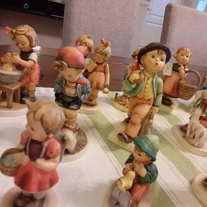 Collection of 13 Hummels